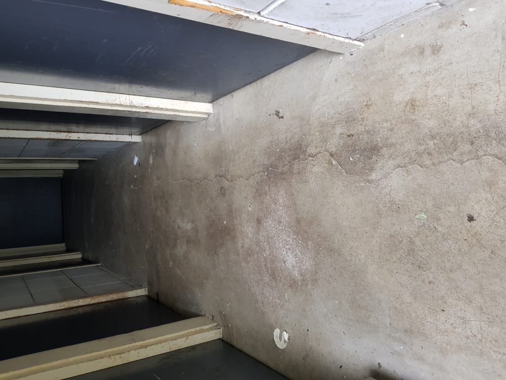 Inspectie schade scheuren beton